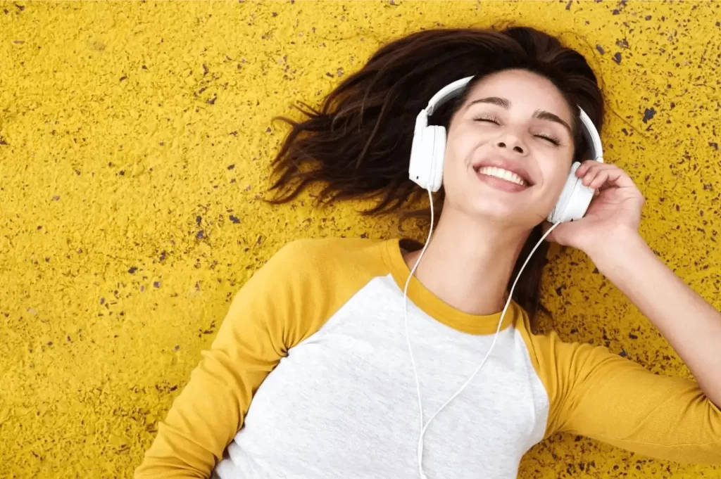 Person listening to personalized playlist and doing virtual music therapy with Musical Universe